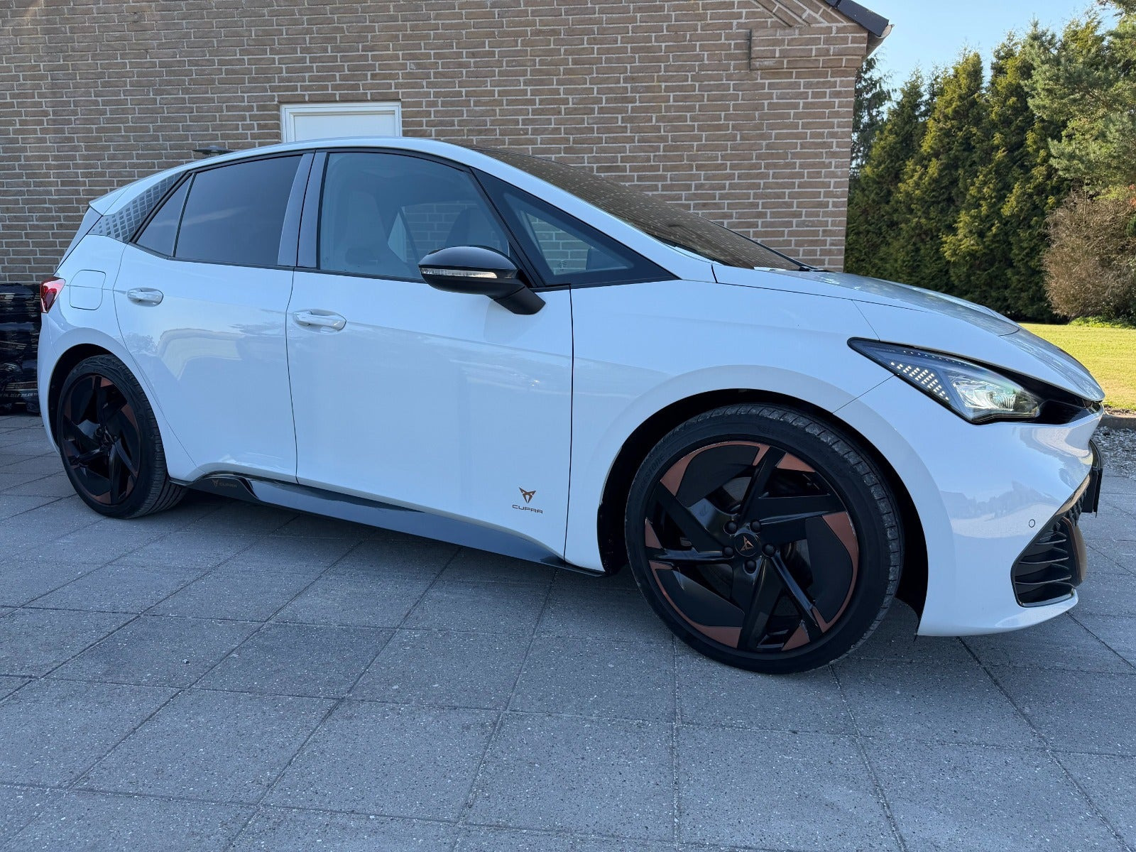 Hvid Cupra Born fra 2023