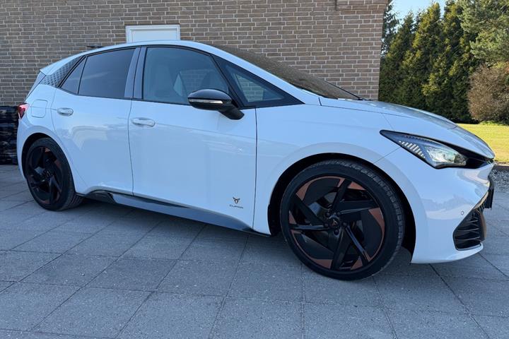 Hvid Cupra Born fra 2023