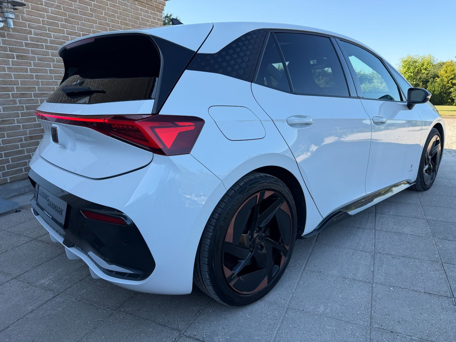 Hvid Cupra Born fra 2023
