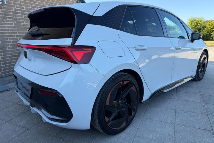 Hvid Cupra Born fra 2023