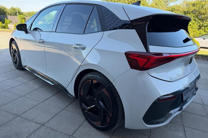 Hvid Cupra Born fra 2023