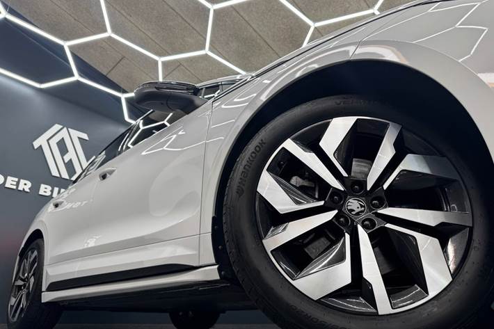 Hvid Skoda Enyaq fra 2026