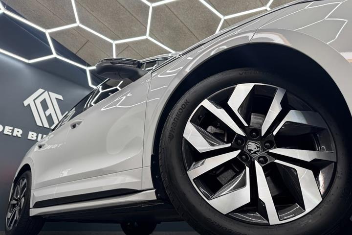Hvid Skoda Enyaq fra 2026