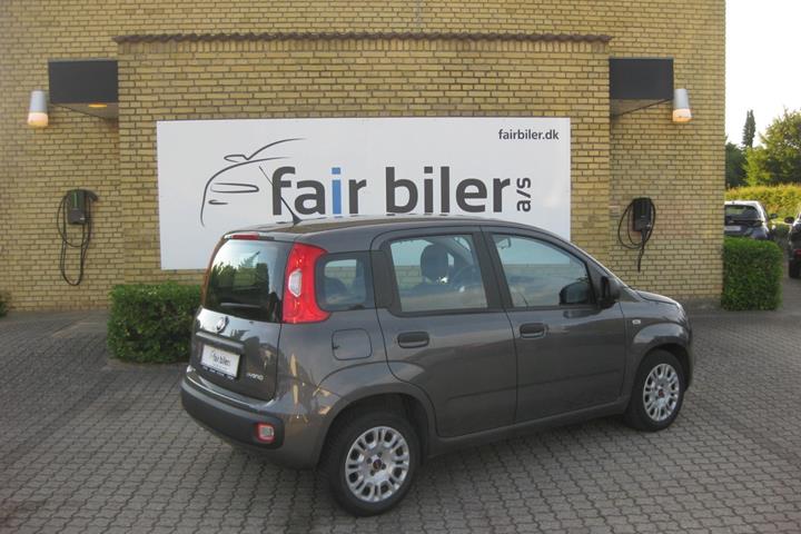 Grå Fiat Panda fra 2021