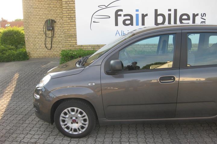 Grå Fiat Panda fra 2021