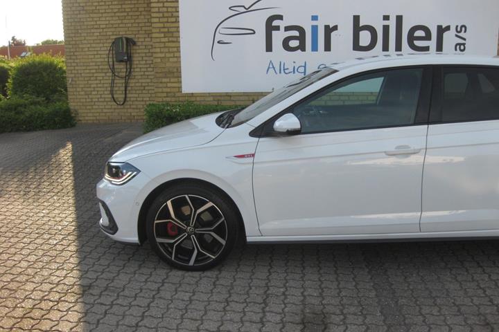 Hvid VW Polo fra 2024