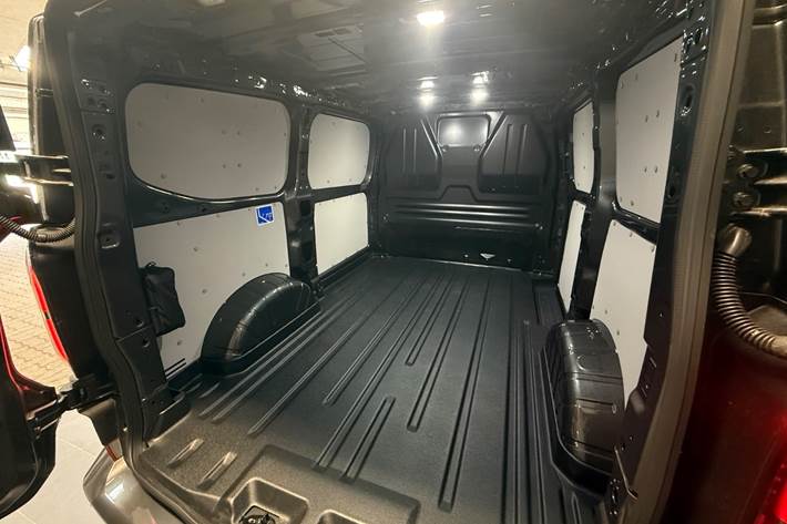 Grå Ford E-Transit Custom 320 L1 fra 2026