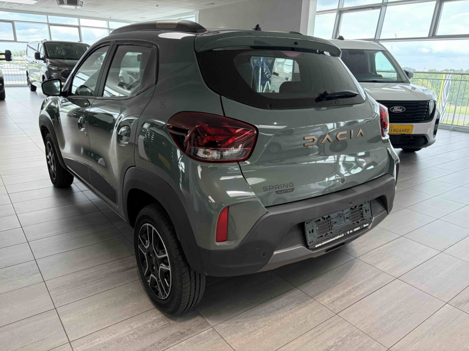 Grå Dacia Spring fra 2023