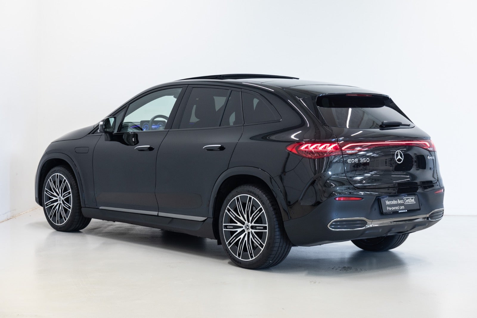 Sort Mercedes EQE350 SUV fra 2026