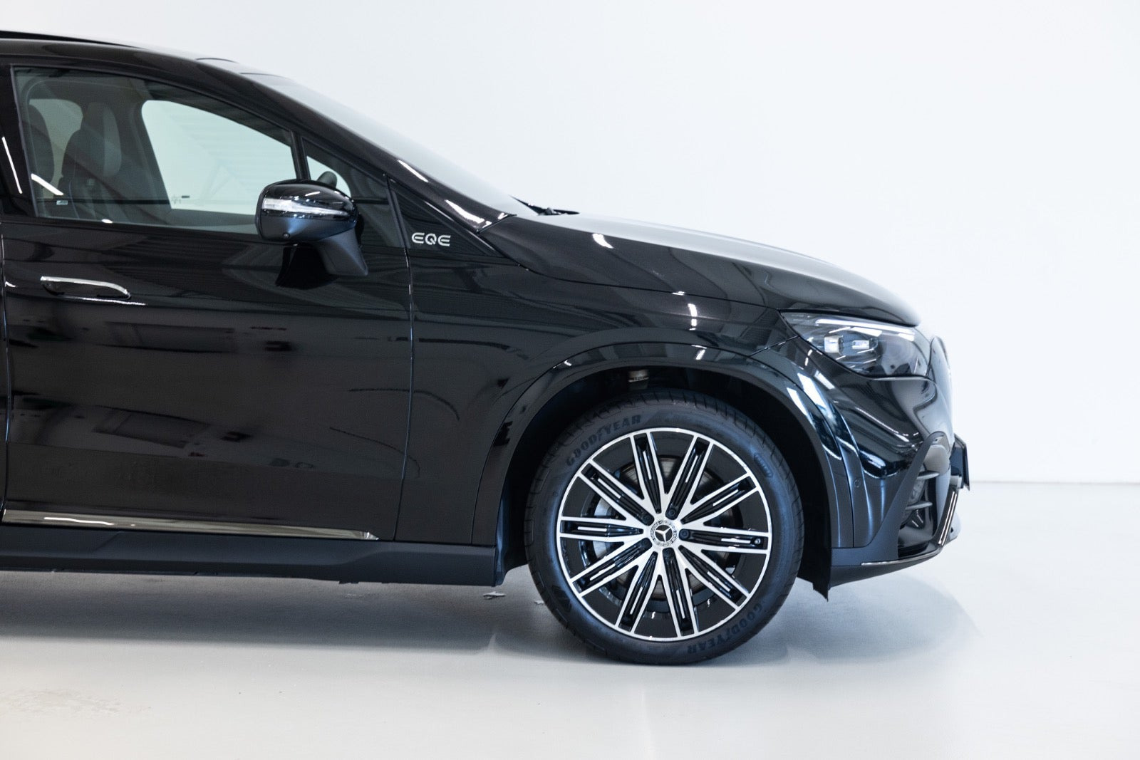 Sort Mercedes EQE350 SUV fra 2026