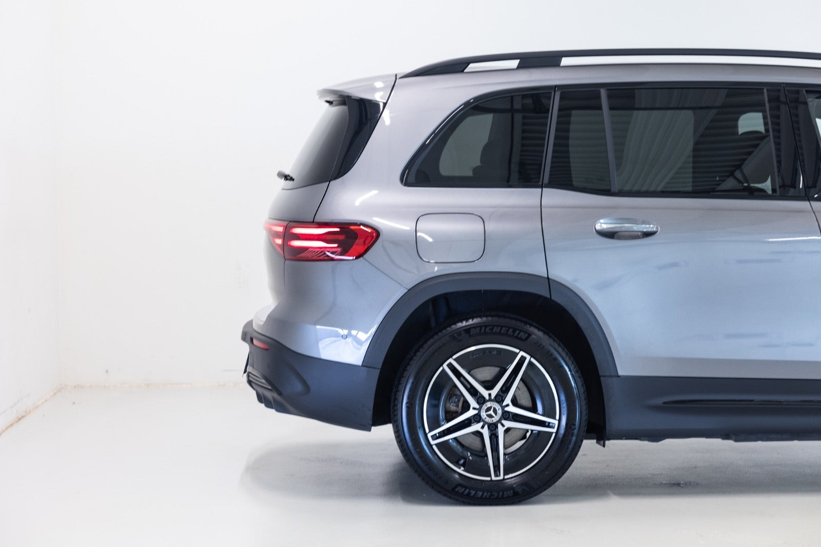 Grå Mercedes EQB250+ fra 2026