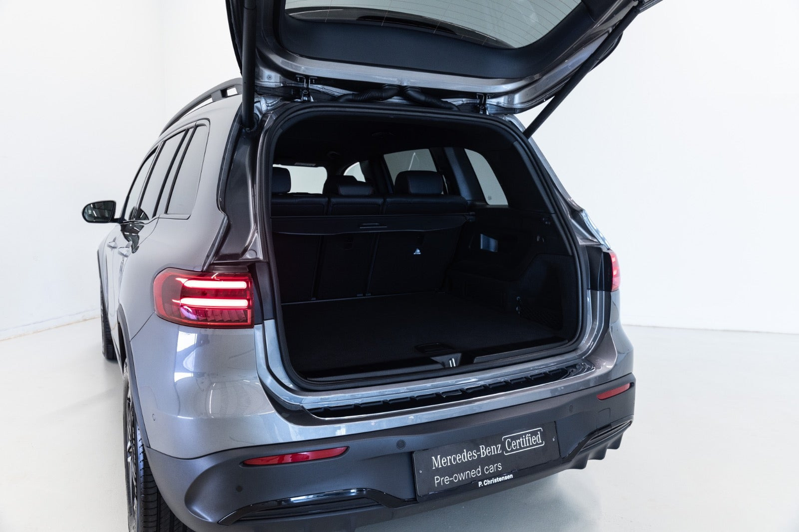 Grå Mercedes EQB250+ fra 2026