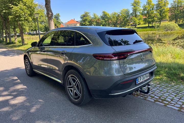 Grå Mercedes EQC400 fra 2023