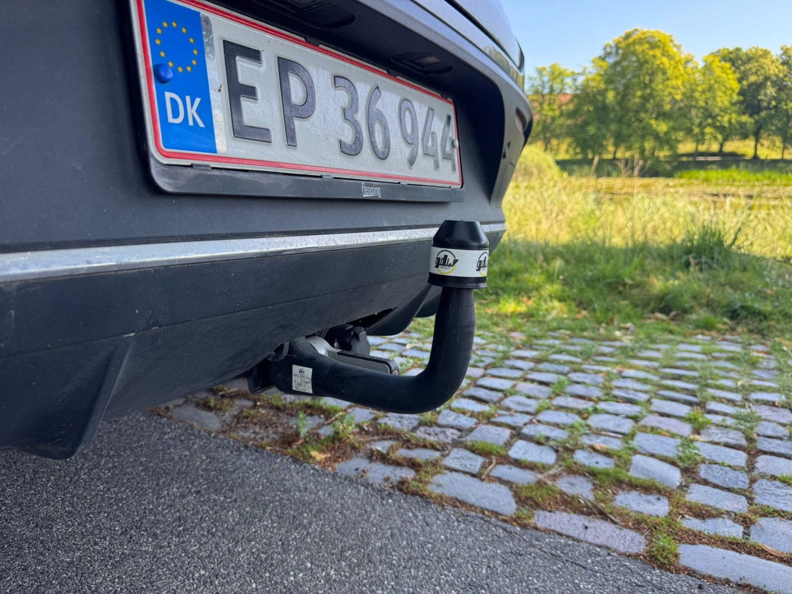 Grå Mercedes EQC400 fra 2023