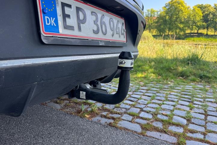Grå Mercedes EQC400 fra 2023