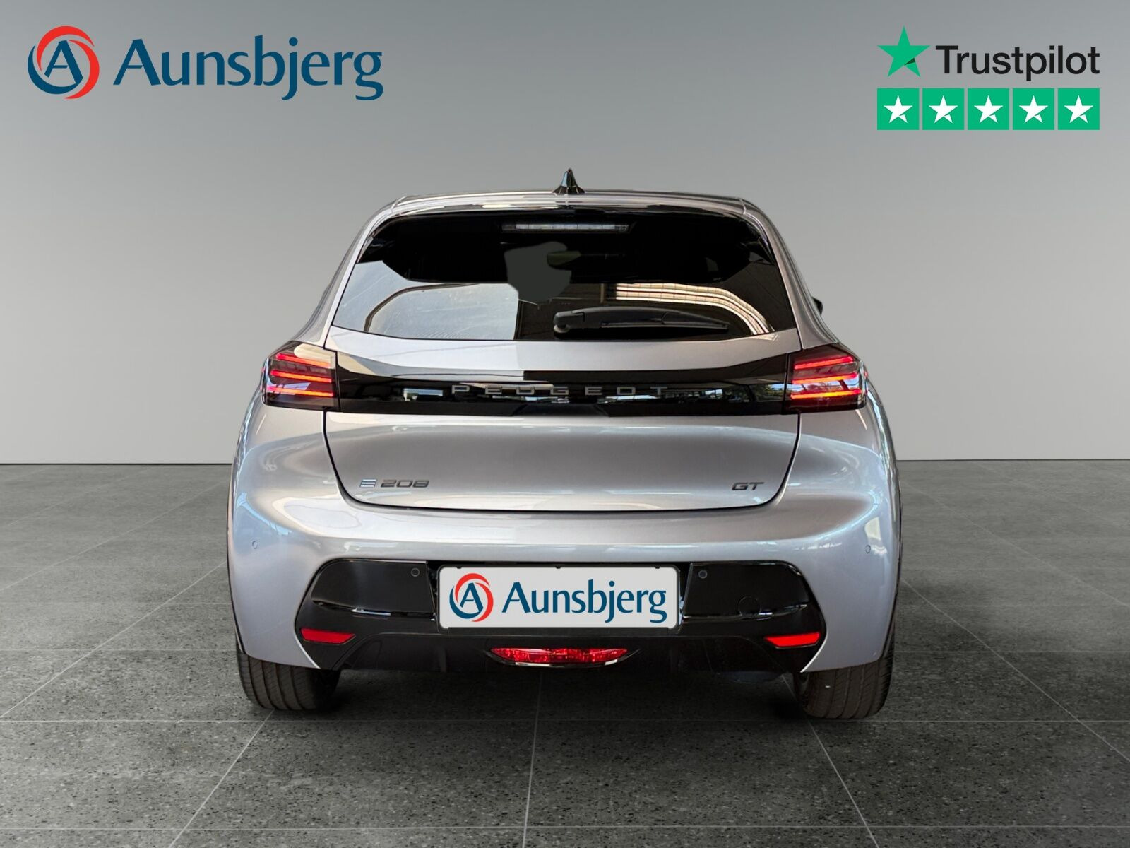 Grå Peugeot e-208 fra 2025