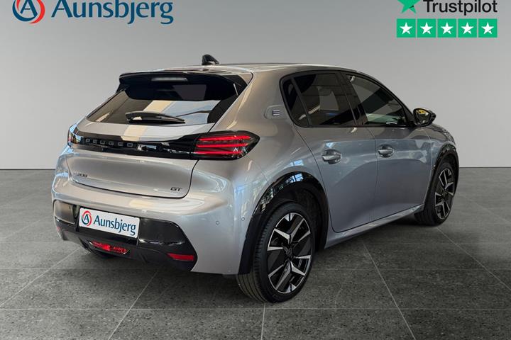 Grå Peugeot e-208 fra 2025