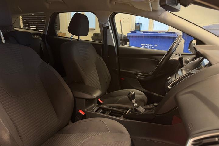 Rød Ford Focus fra 2017