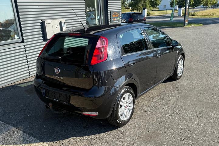 Sort Fiat Punto fra 2015
