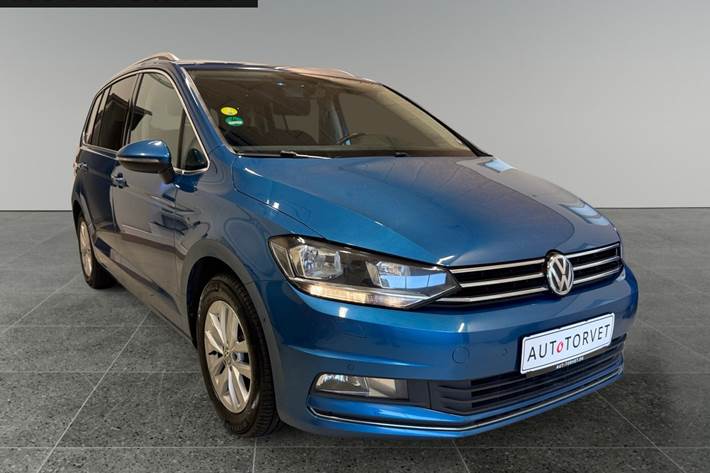 Blå VW Touran fra 2017