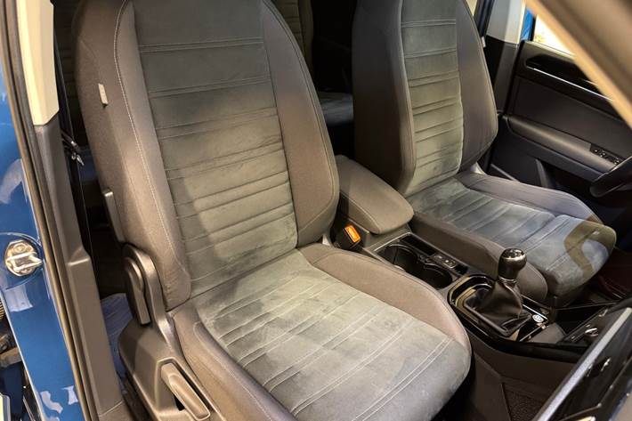 Blå VW Touran fra 2017