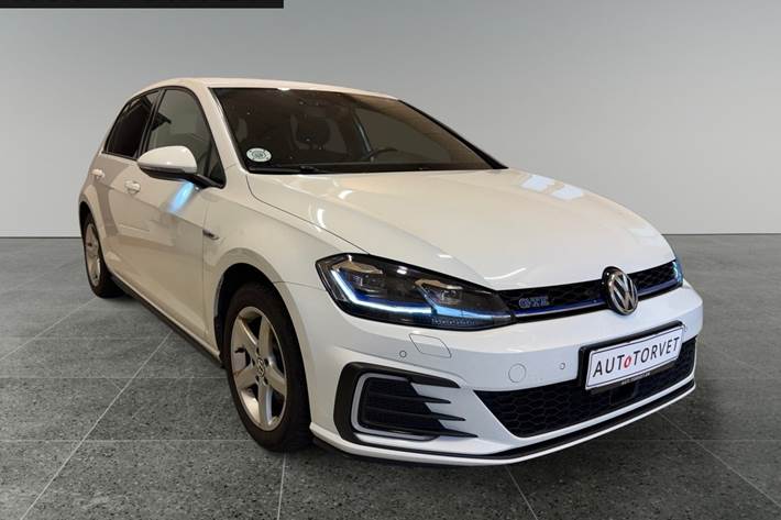 Hvid VW Golf VII fra 2018