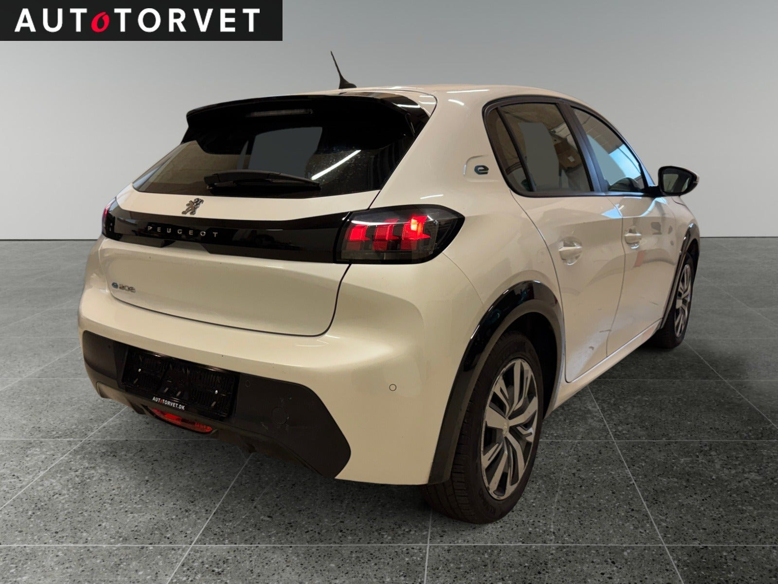 Hvid Peugeot e-208 fra 2021