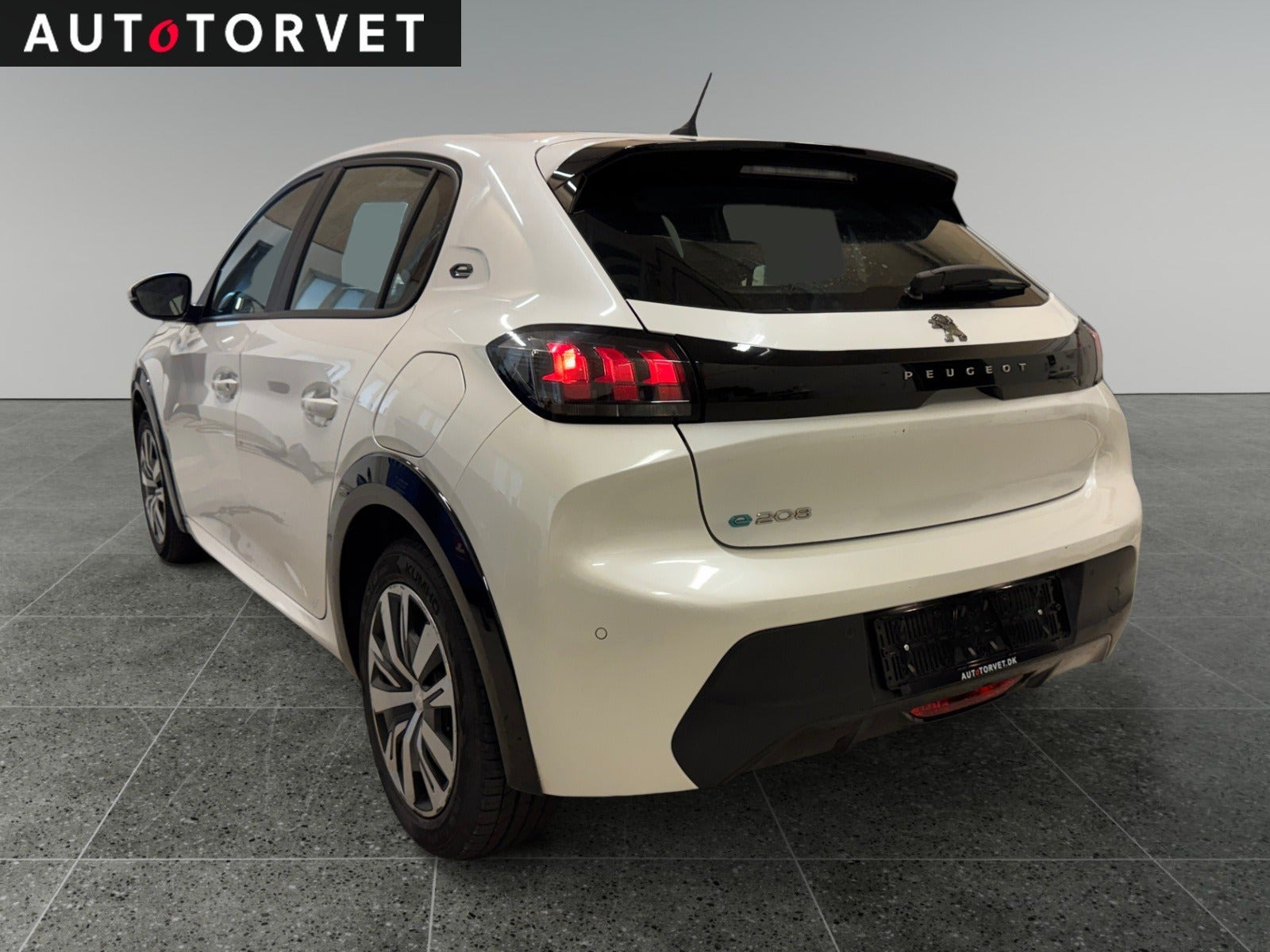 Hvid Peugeot e-208 fra 2021