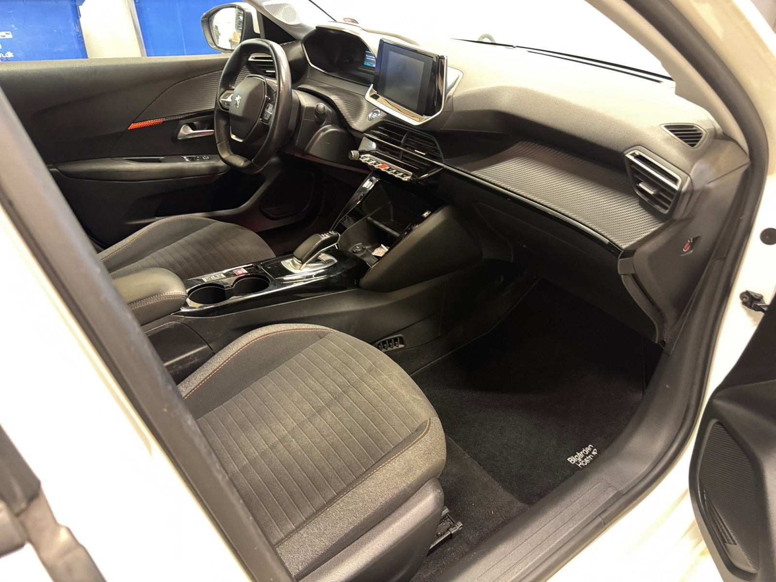 Hvid Peugeot e-208 fra 2021