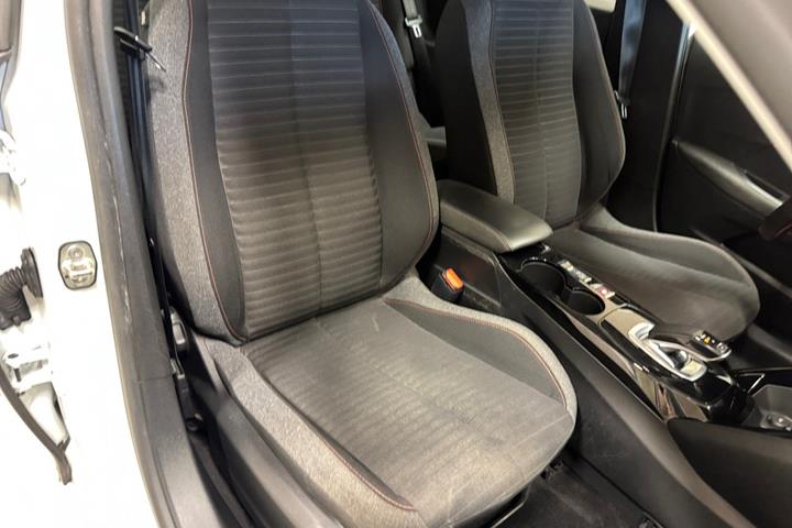 Hvid Peugeot e-208 fra 2021
