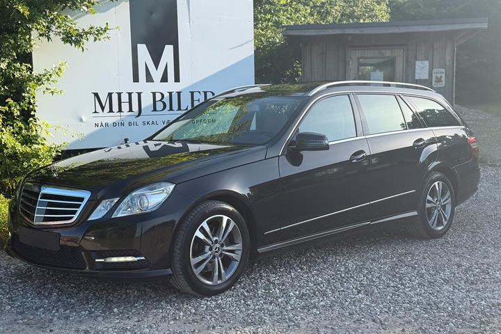 Sort Mercedes E300 d fra 2012 set udefra