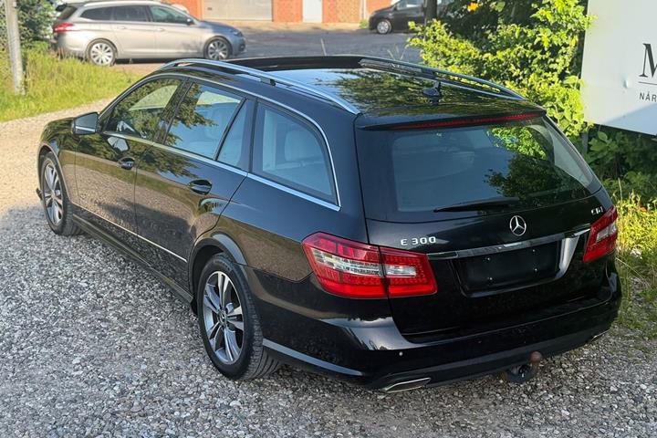 Sort Mercedes E300 d fra 2012