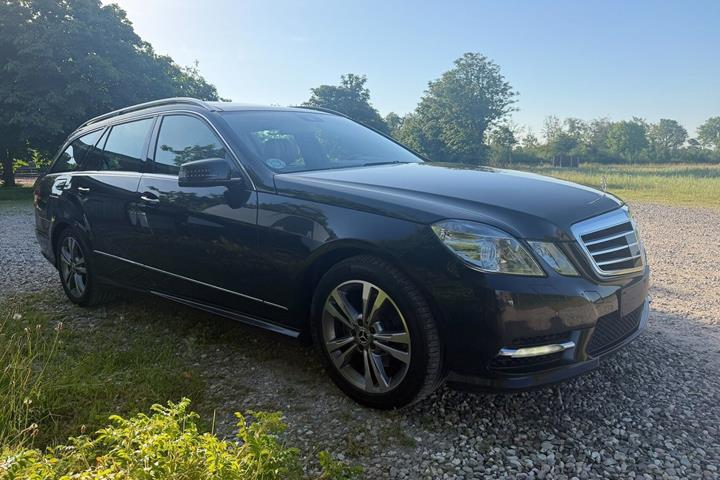 Sort Mercedes E300 d fra 2012