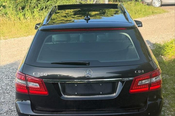 Sort Mercedes E300 d fra 2012 set udefra
