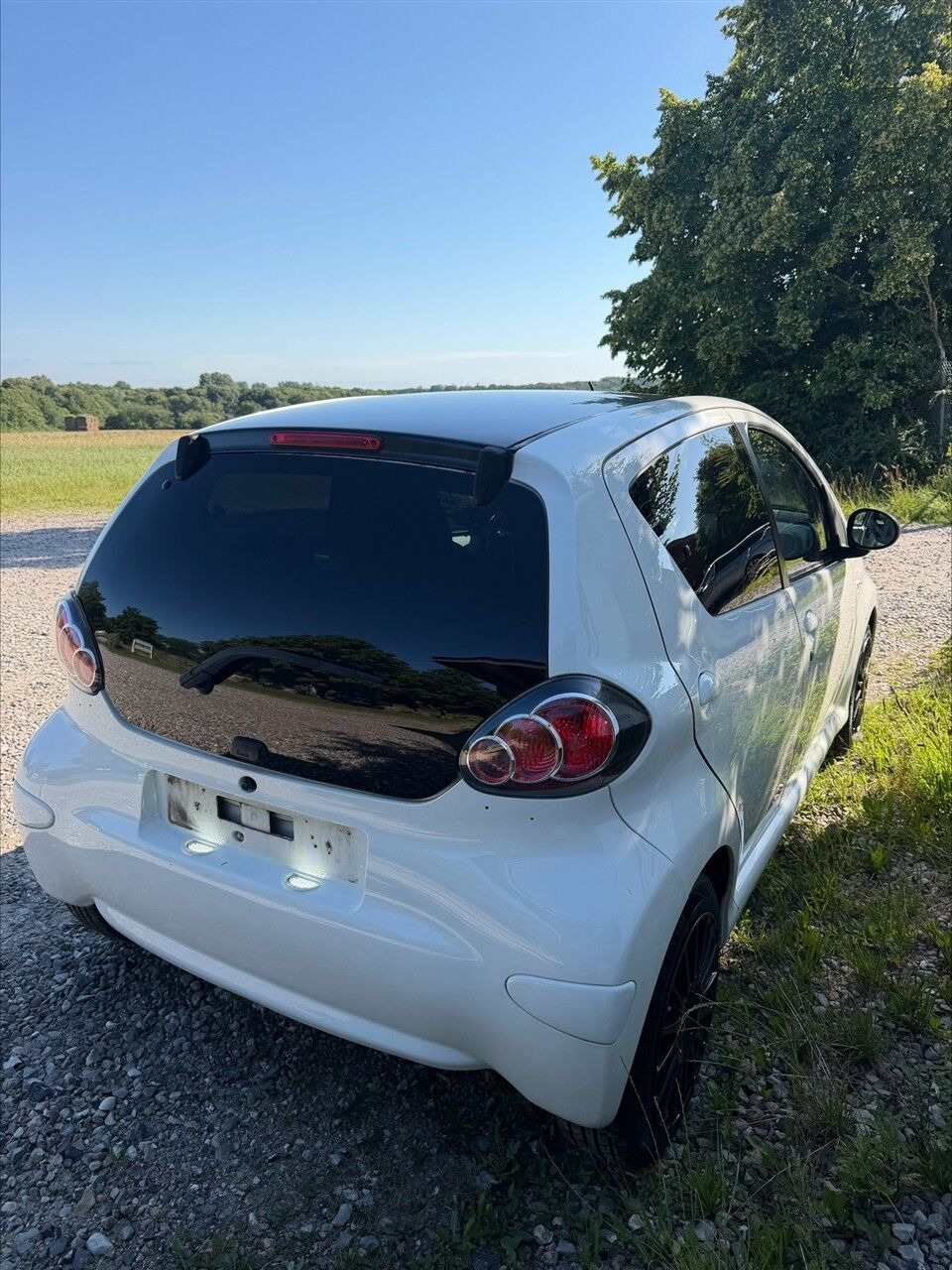 Hvid Toyota Aygo fra 2013