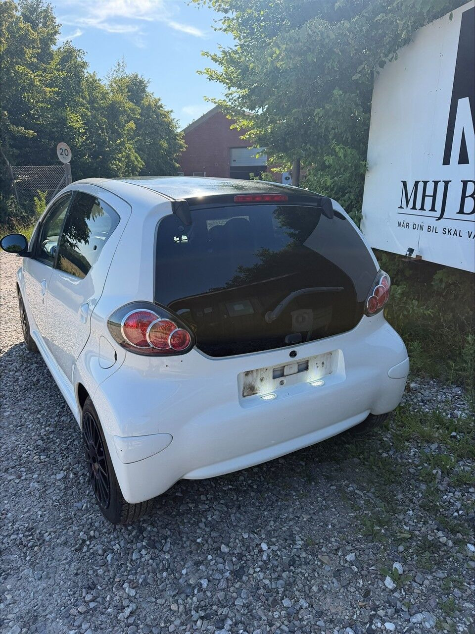Hvid Toyota Aygo fra 2013