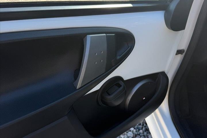 Hvid Toyota Aygo fra 2013