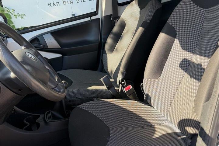 Hvid Toyota Aygo fra 2013