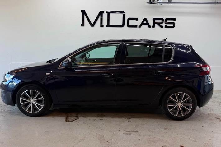Blå Peugeot 308 fra 2016