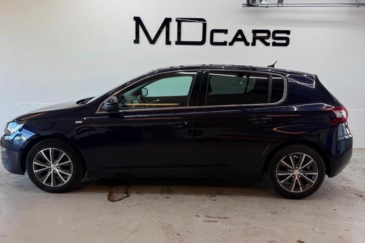 Blå Peugeot 308 fra 2016