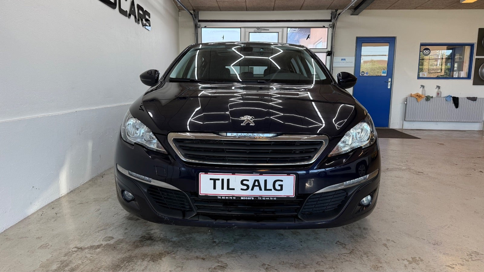 Blå Peugeot 308 fra 2016
