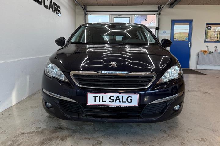 Blå Peugeot 308 fra 2016