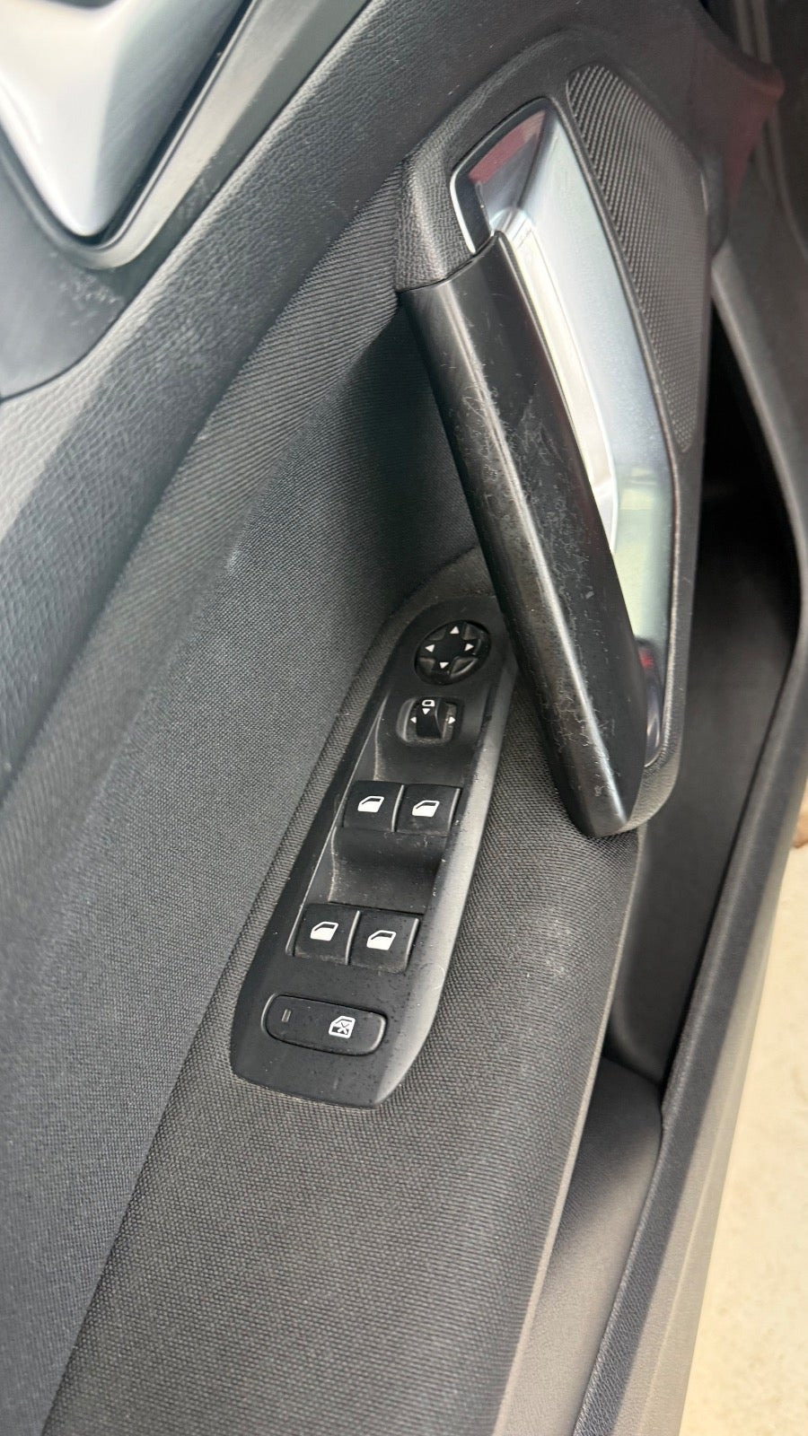 Blå Peugeot 308 fra 2016