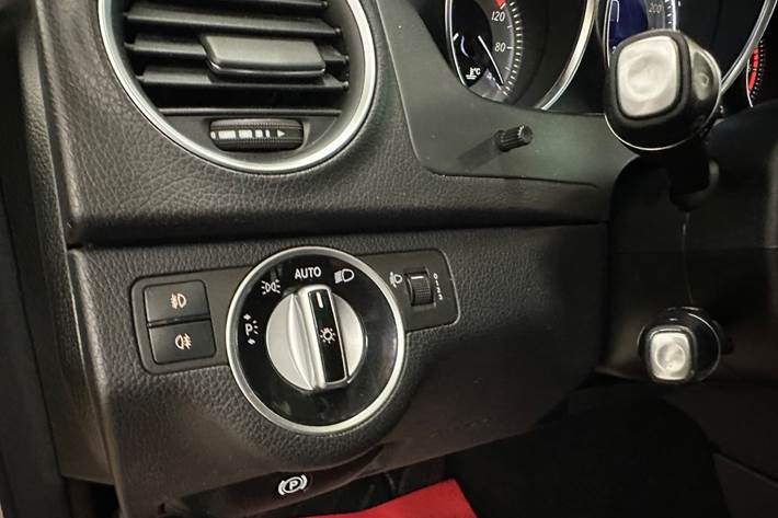 Grå Mercedes C200 fra 2014