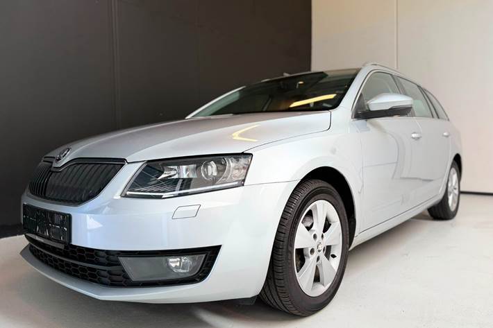 Grøn Skoda Octavia fra 2017