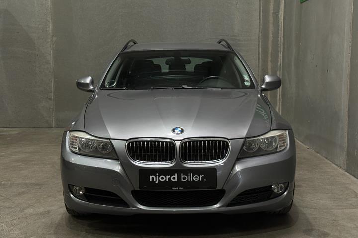 undefined BMW 325i fra 2009