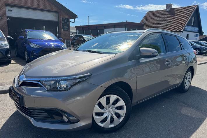 undefined Toyota Auris fra 2015 set udefra