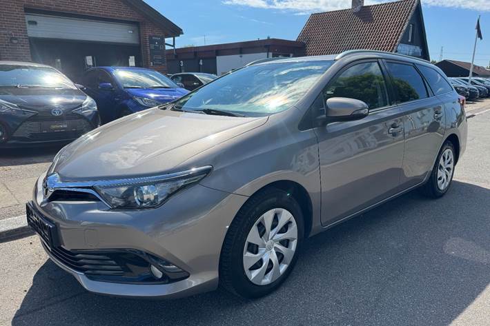 undefined Toyota Auris fra 2015