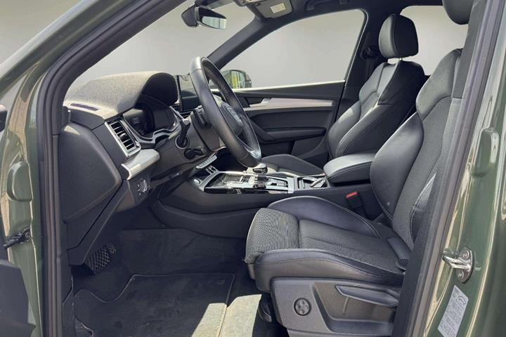 Grøn Audi Q5 fra 2023