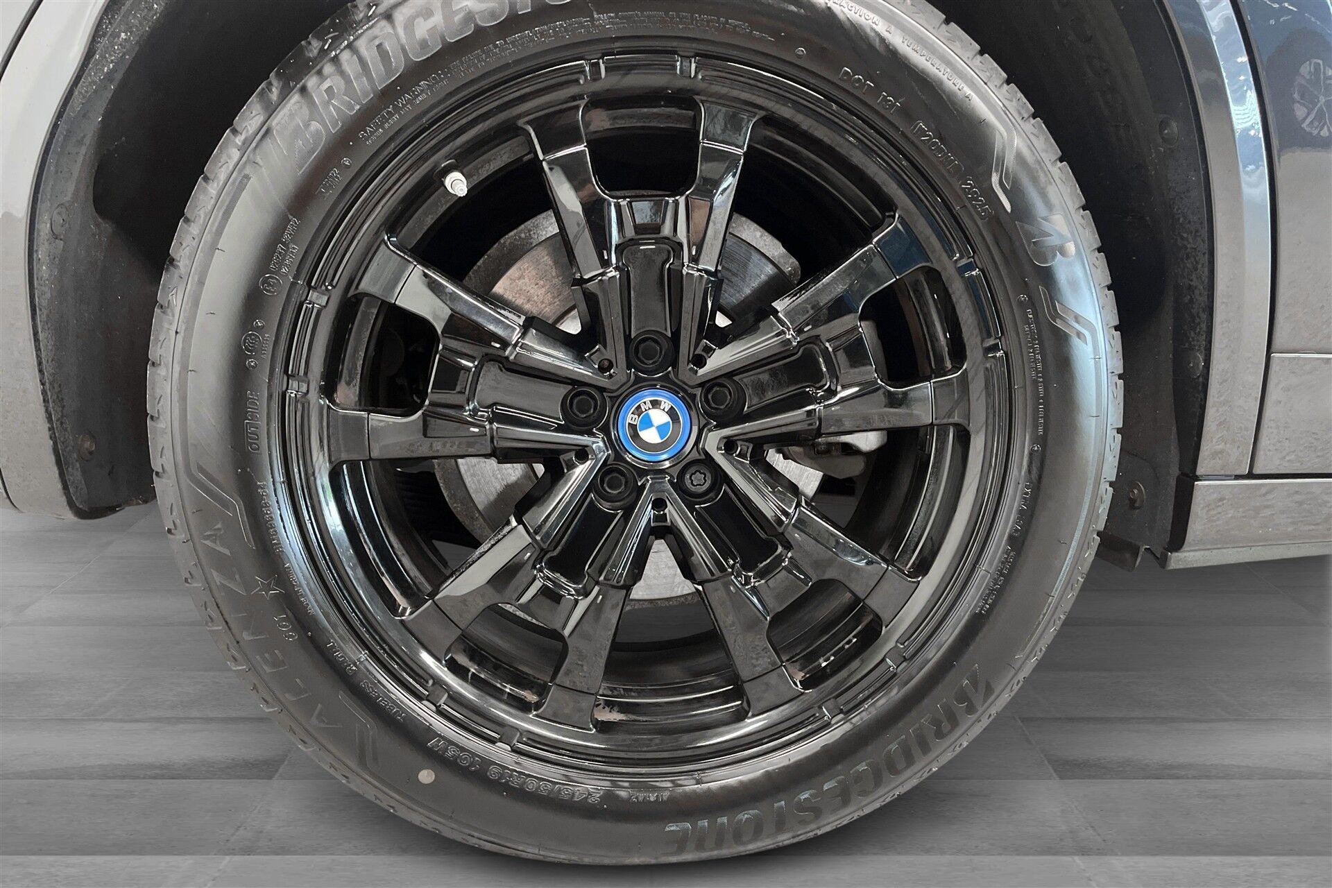 Grå BMW iX3 fra 2022